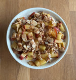 Vanille-Bratapfel-Bowl mit gebrannten Mandeln