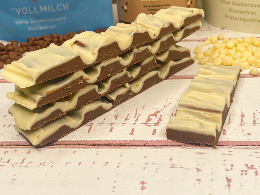 KINDERRIEGEL MIT DUNKLER SCHOKOLADE  IM MAKECAKE-STYLE