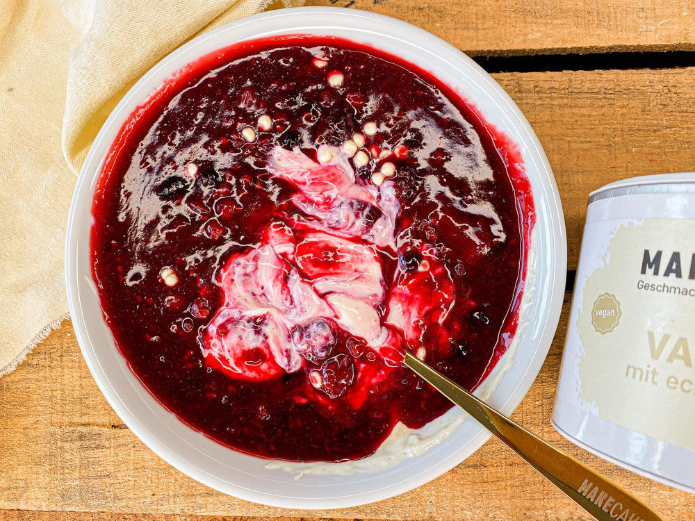 VANILLESAHNE-CREME MIT HEIßEN FRÜCHTEN