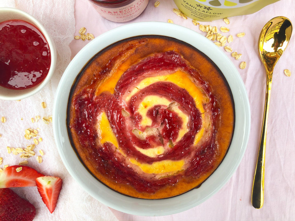 KÄSEKUCHENBOWL MIT ERDBEER-SWIRL